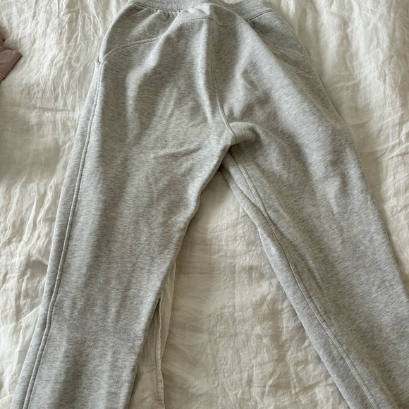Lululemon 28 inch high rise scuba jogger Heather grey, size 4 - Picture 5 of 7